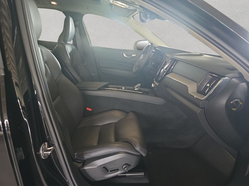 Volvo XC60 B5 B AWD Plus Dark 184 kW, 5-türig