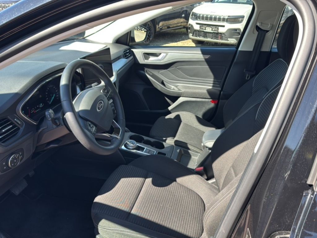 Ford Focus Turnier Titanium NAVI AHK LED ACC SHZ Appl