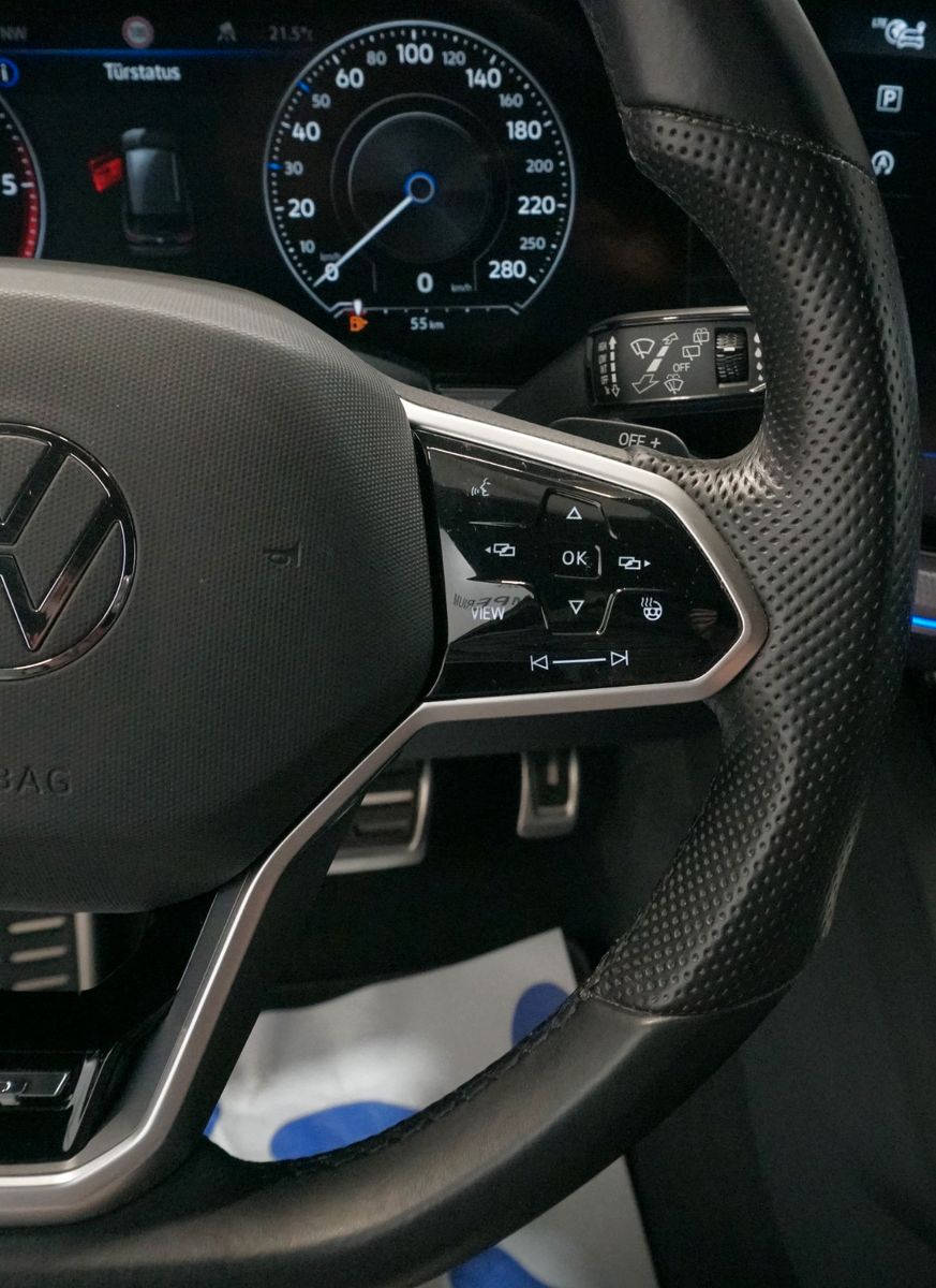 Volkswagen Touareg R-Line 4Motion 3.0 TDI - Samsaru's Car Outlet