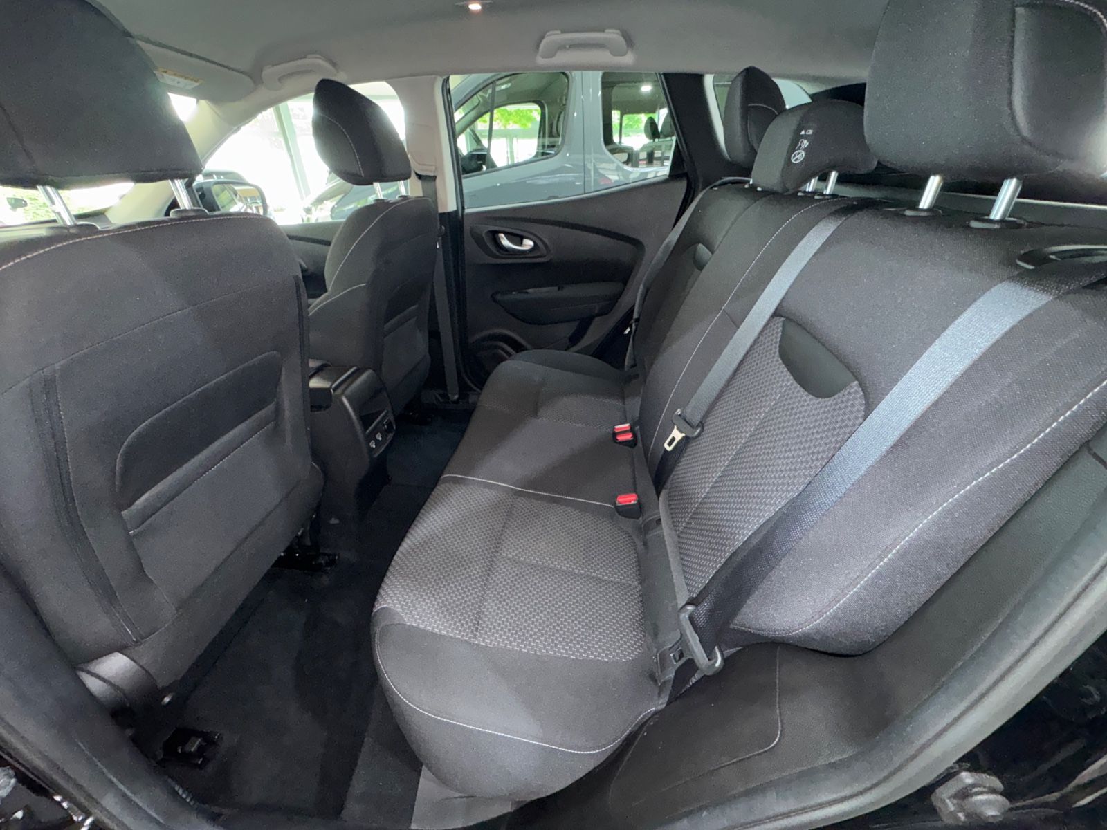 Renault Kadjar TCe 140 Aut.Business Edition - Samsaru's Car Outlet