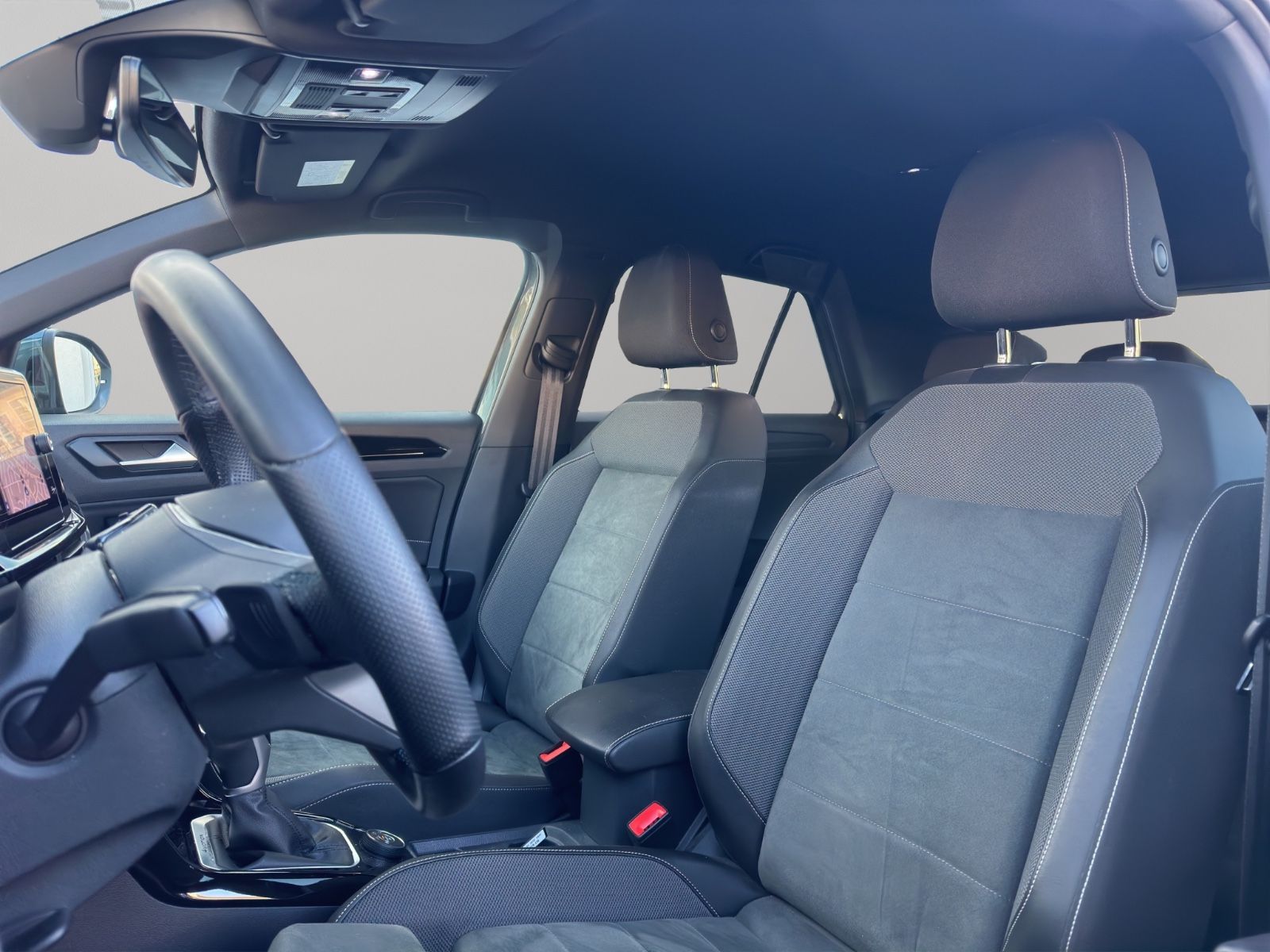 Volkswagen T-Roc R-Line 4M - Samsaru's Car Outlet
