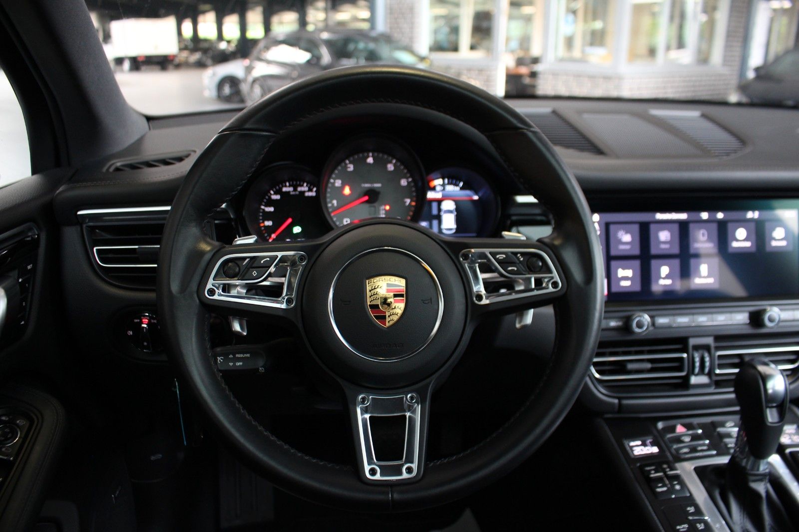 Porsche Macan S V6 Bi-Turbo PDK - Samsaru's Car Outlet