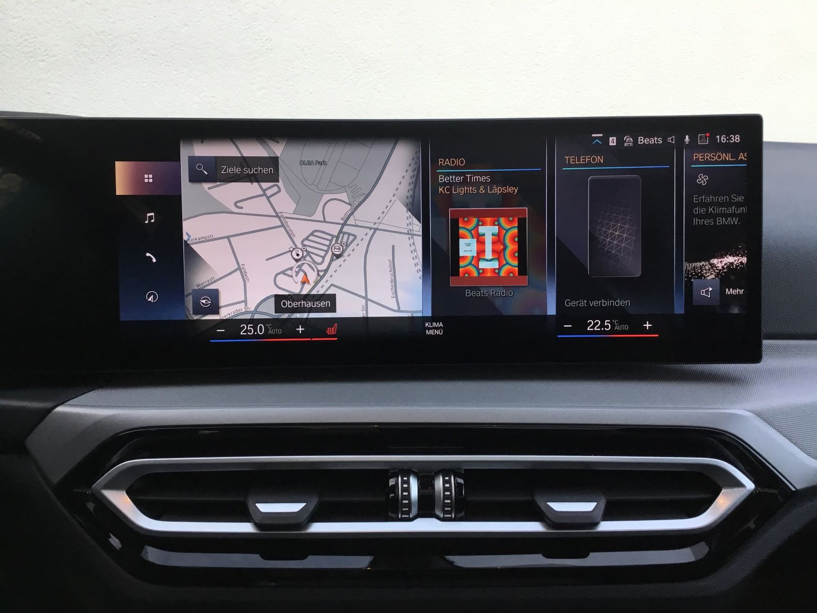 BMW 330e xDrive Touring LC PROF+HUD+PANO+AHK+KAMERA
