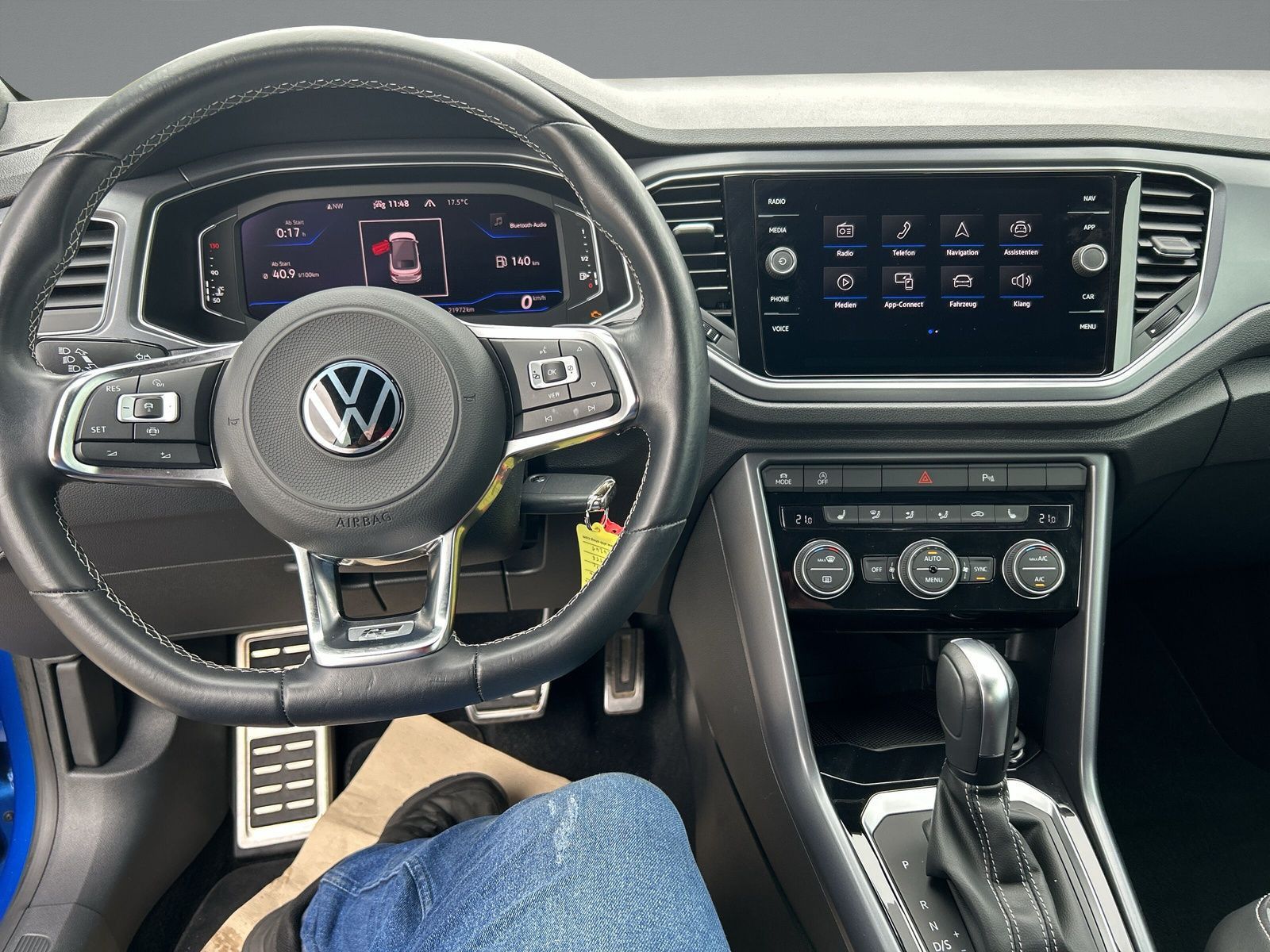 Volkswagen T-Roc R-LINE - Samsaru's Car Outlet