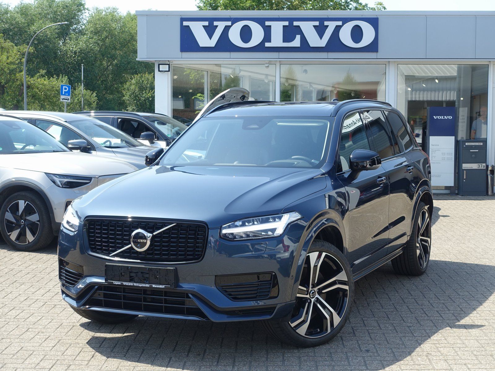 Volvo XC90 Ultra Dark T8 AWD Plug-in Hybrid - Samsaru's Car Outlet