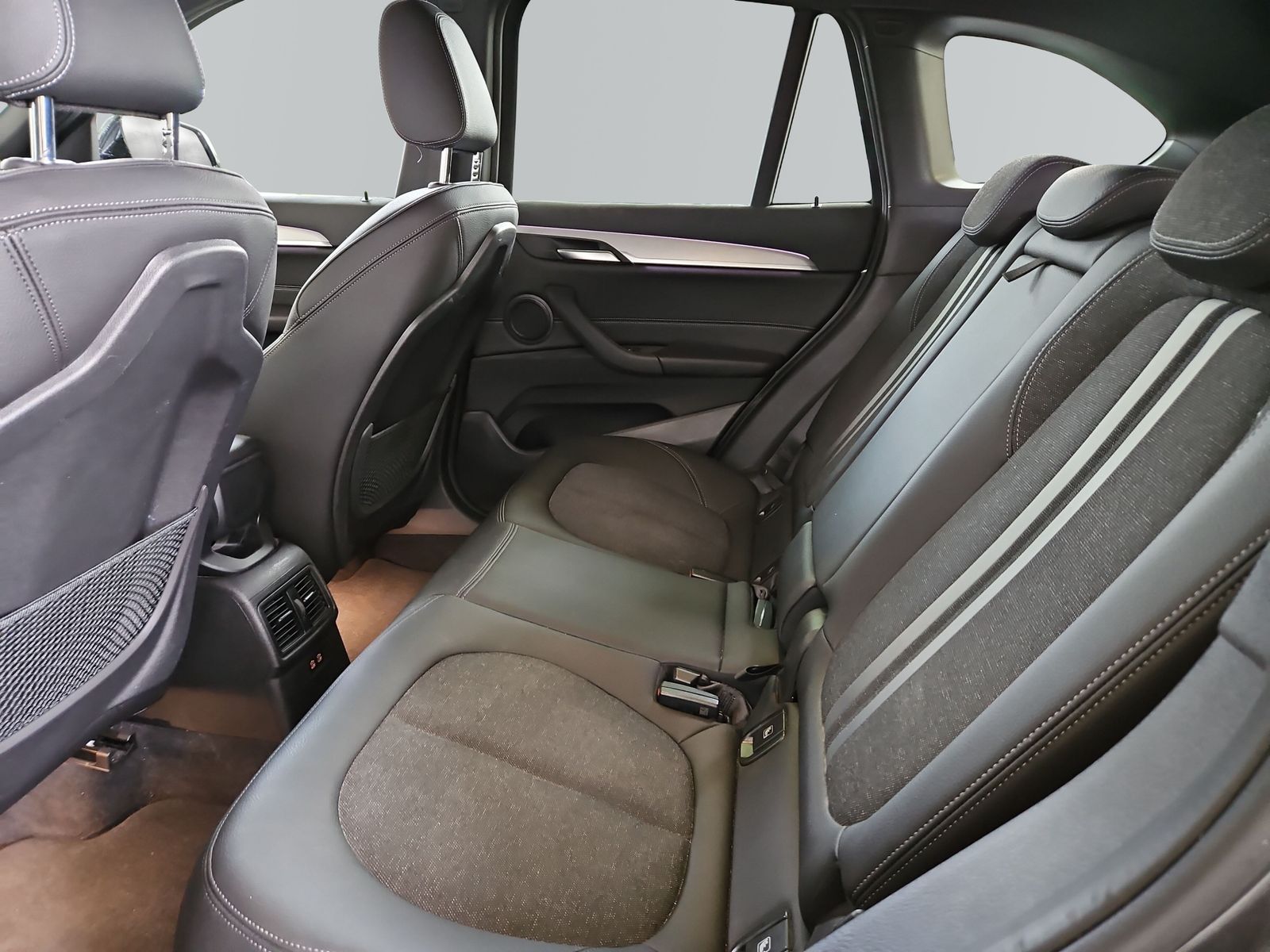 BMW X1 xDrive25e M Sportpaket - Samsaru's Car Outlet