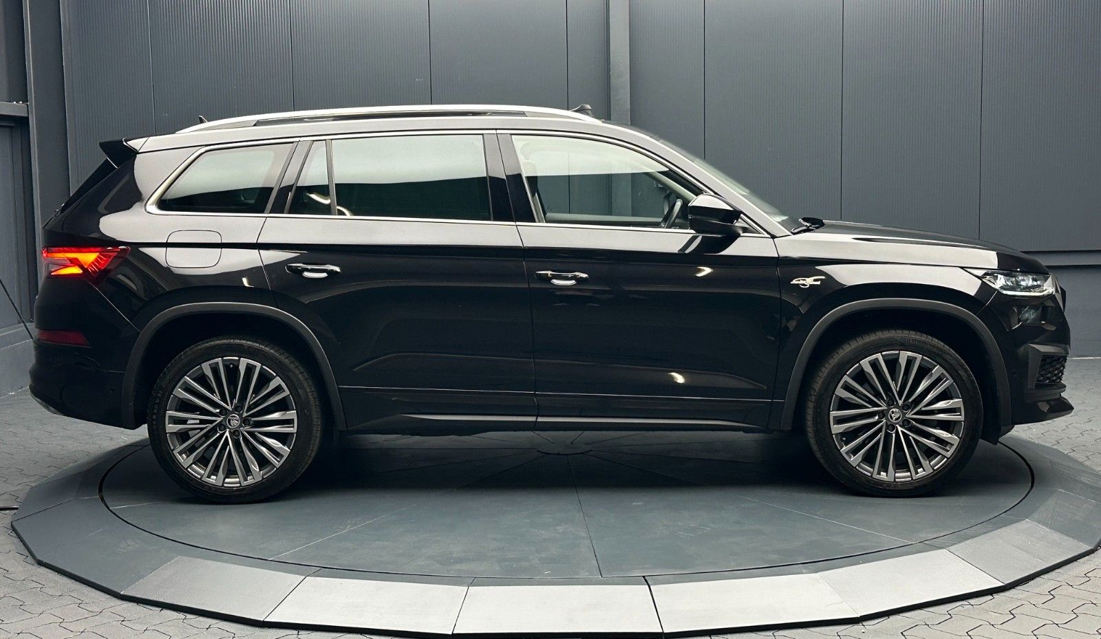 Skoda Kodiaq L&K 4x4 *20Zoll*PANORAMA*360*Standhzg*DCC