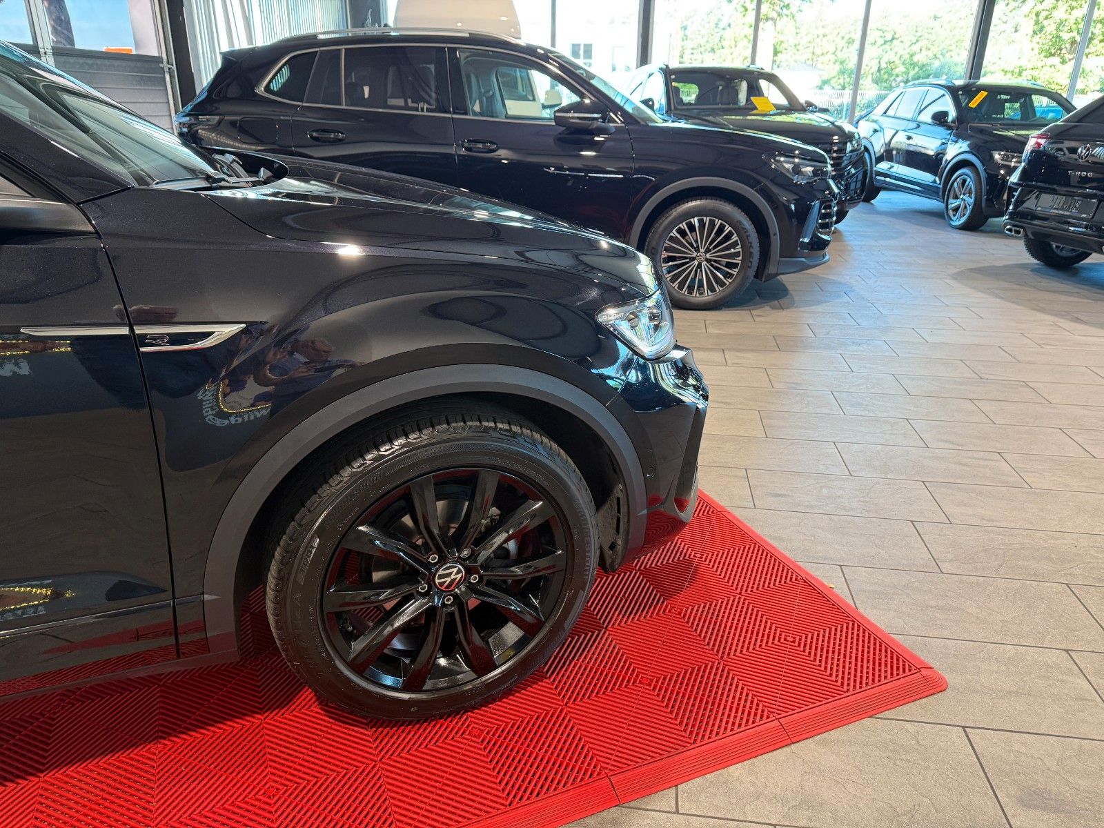 Volkswagen T-Roc R-Line - Samsaru's Car Outlet