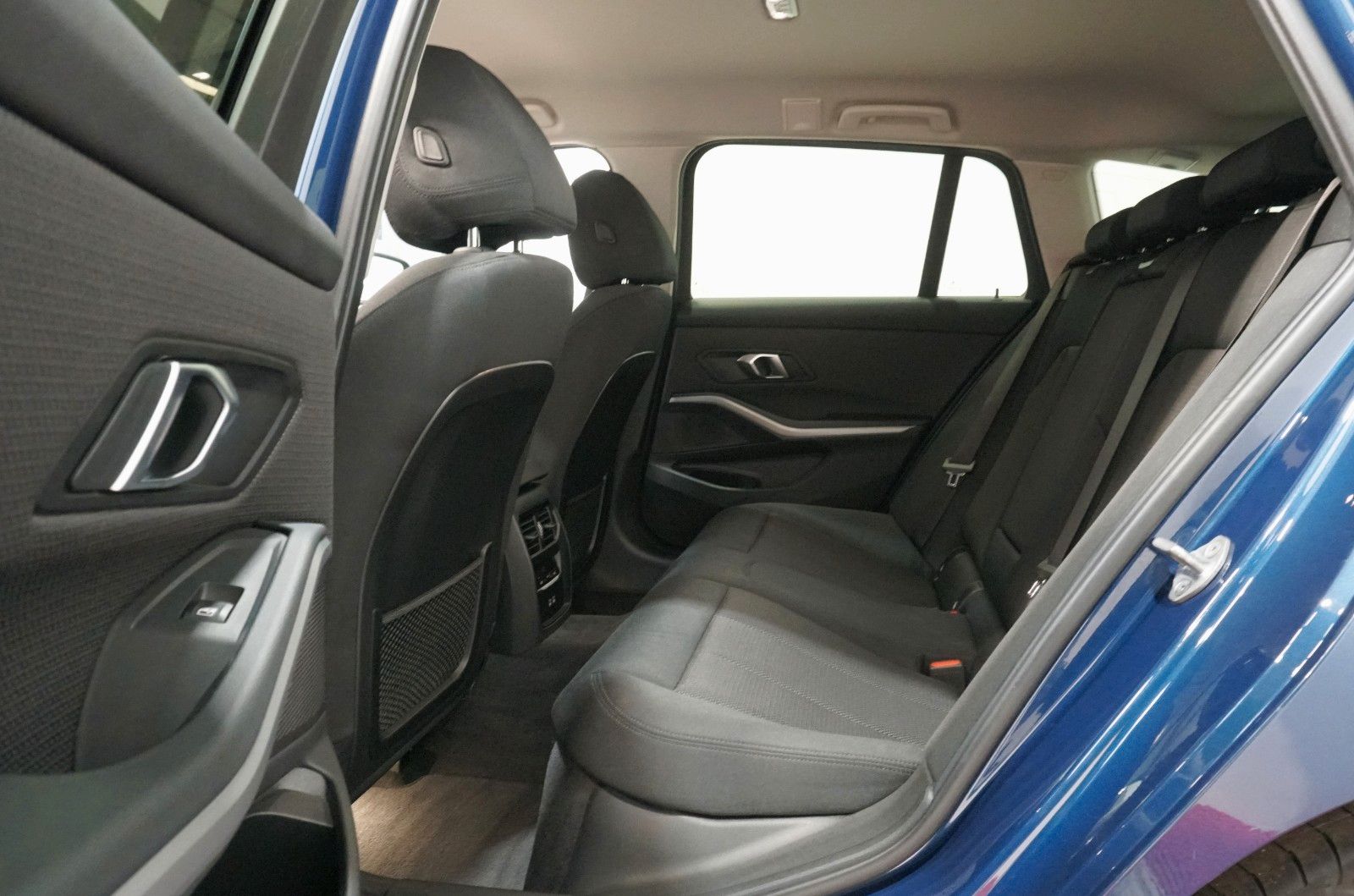 BMW 320 d xDrive Touring - Samsaru's Car Outlet