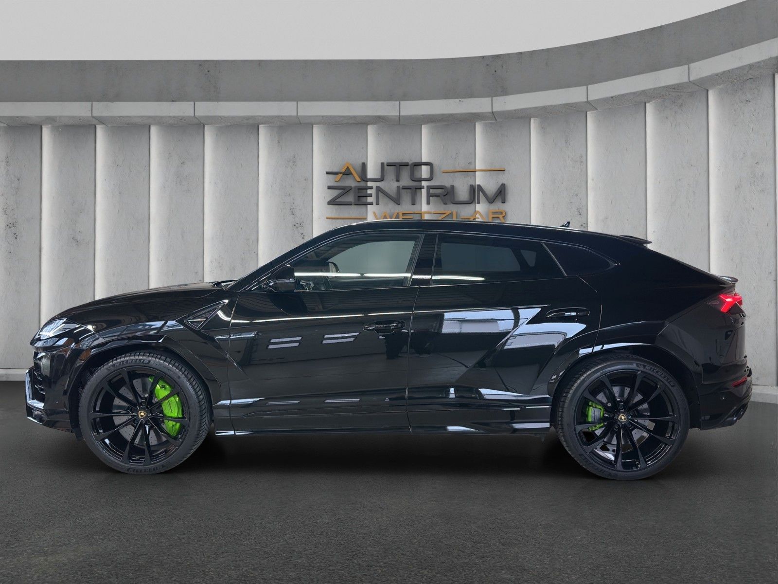 Lamborghini Urus 4.0 V8 - Samsaru's Car Outlet