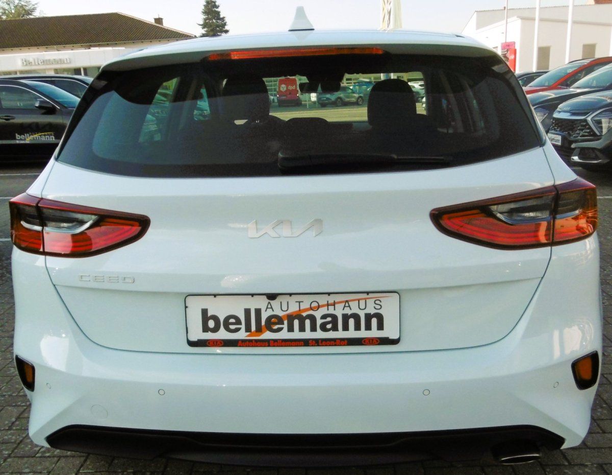 Kia Ceed 1.6 CRDi DCT Vision - Samsaru's Car Outlet