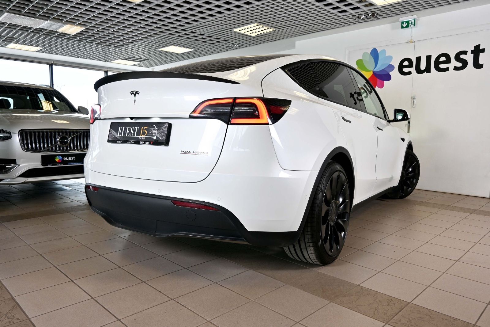 Tesla Model Y PERFORMANCE Dual AWD Long range