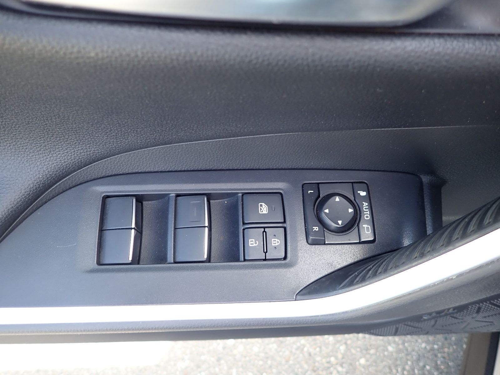 Toyota RAV 4 Hybrid - Samsaru's Car Outlet