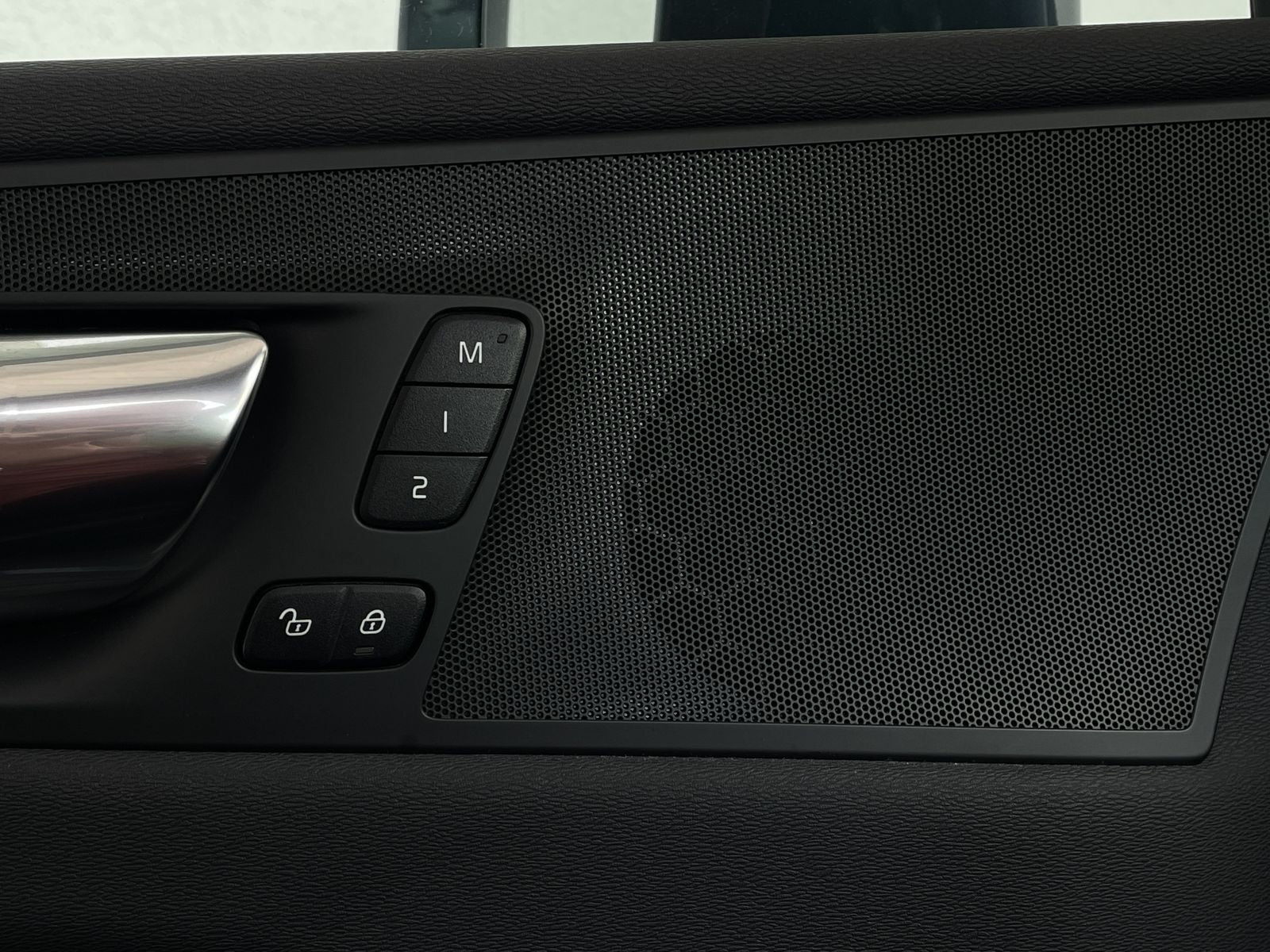 Volvo XC60 T6 Inscription Plug-In AWD - Samsaru's Car Outlet