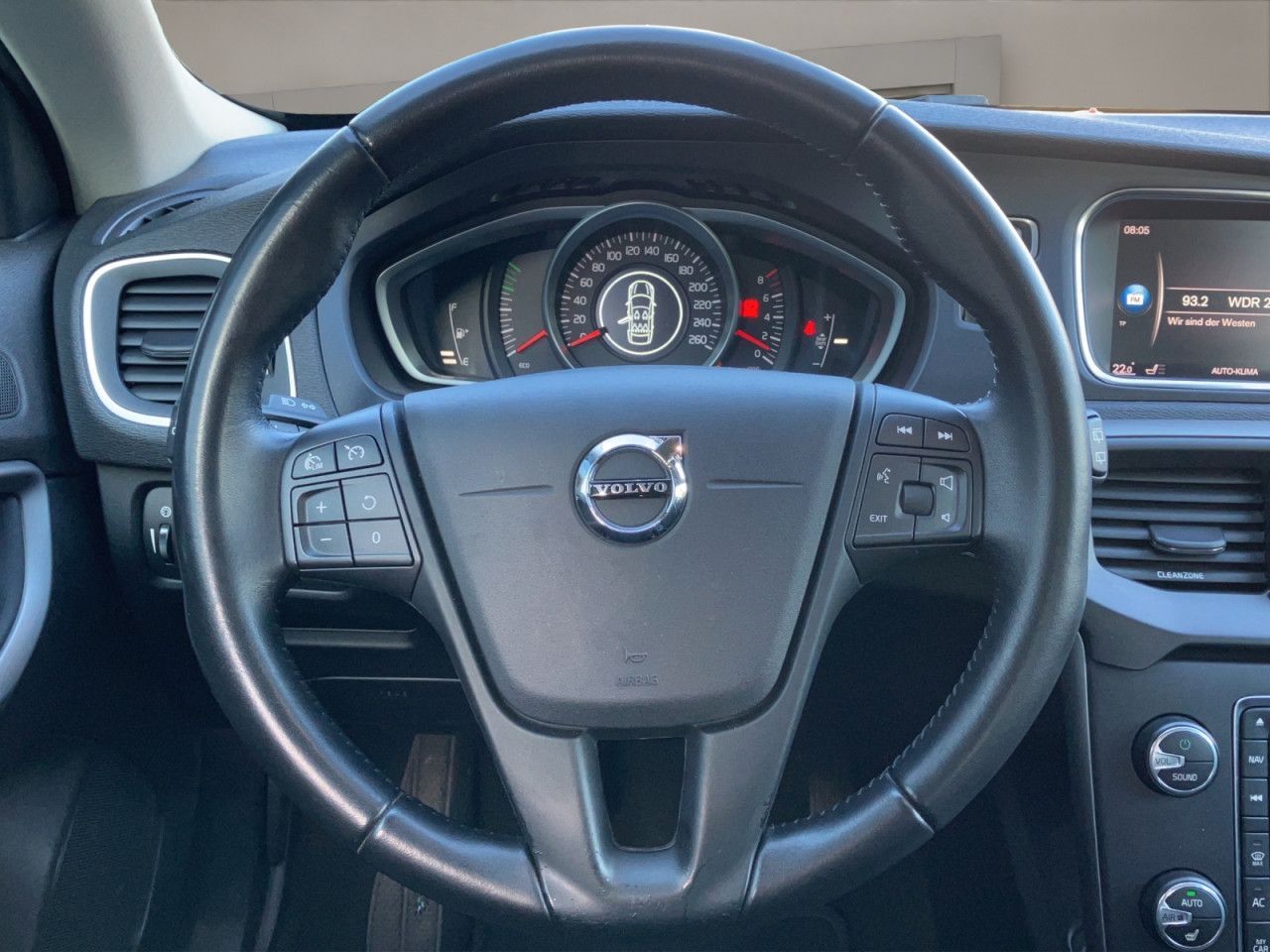 Volvo V40 T2 KINETIC NAVI KLIMAAUTOMATIK PDC Bluetooth