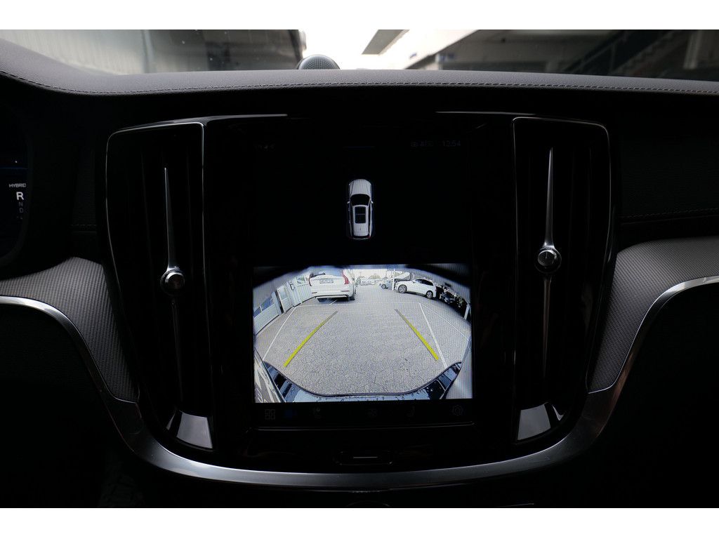 Volvo V60 T6 Ultra Dark Recharge Plug-In Hybrid AWD