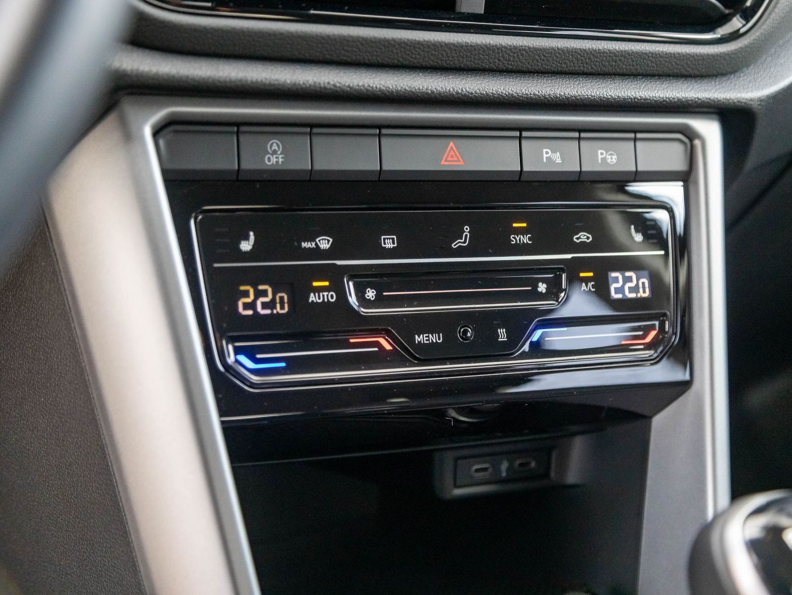 Volkswagen T-ROC 1.0 TSI LIFE - Samsaru's Car Outlet