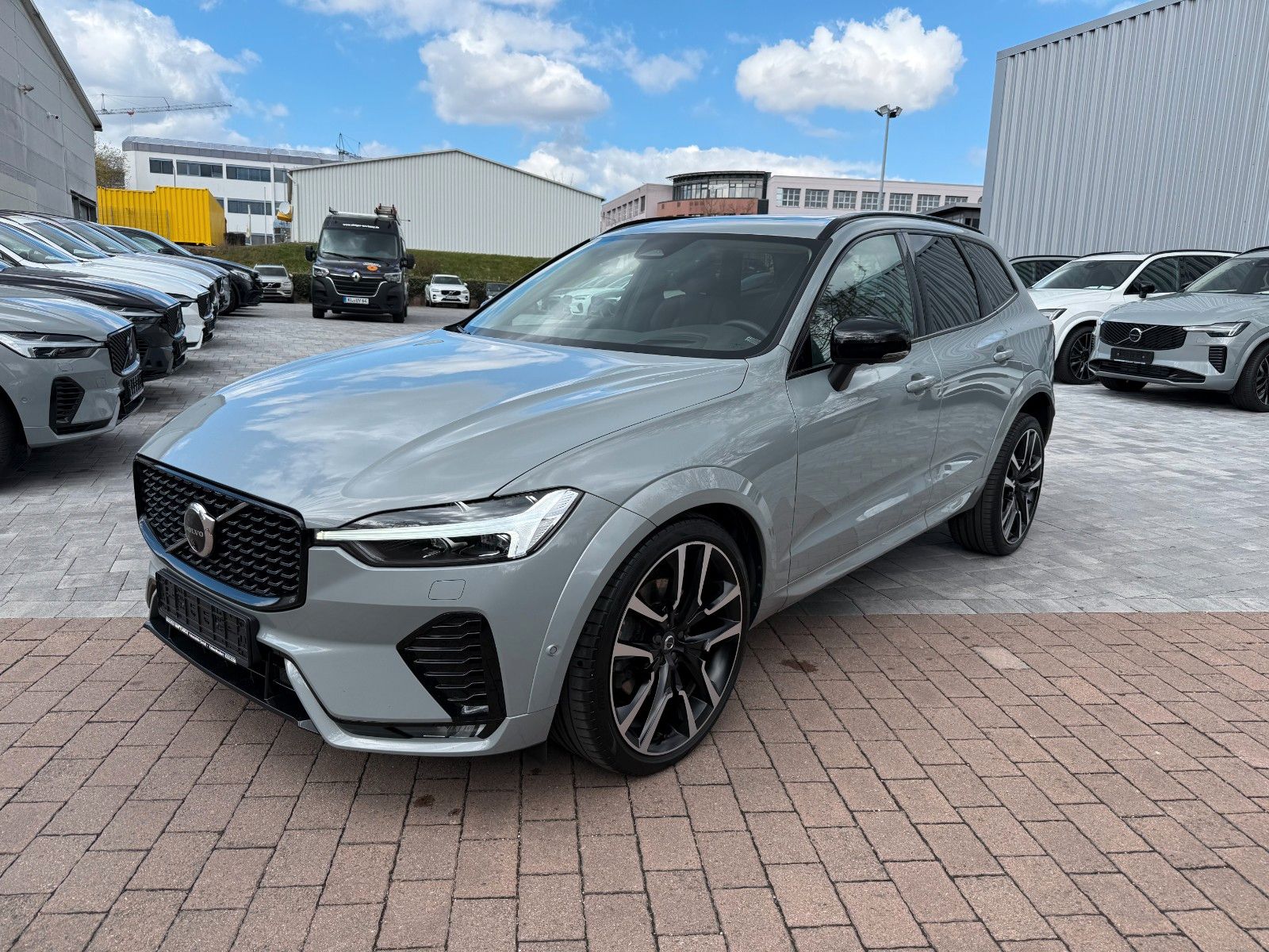 Volvo XC60 B4 AWD ULTIMATE DARK+STANDHZG+AHK+22"+LEDER