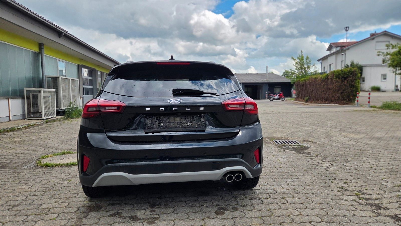 Ford Focus Lim. Active X 1. Hand 8fach bereift