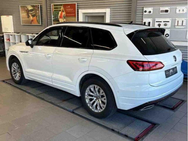 Volkswagen Touareg 3.0 TDI R-Line 4M - Samsaru's Car Outlet