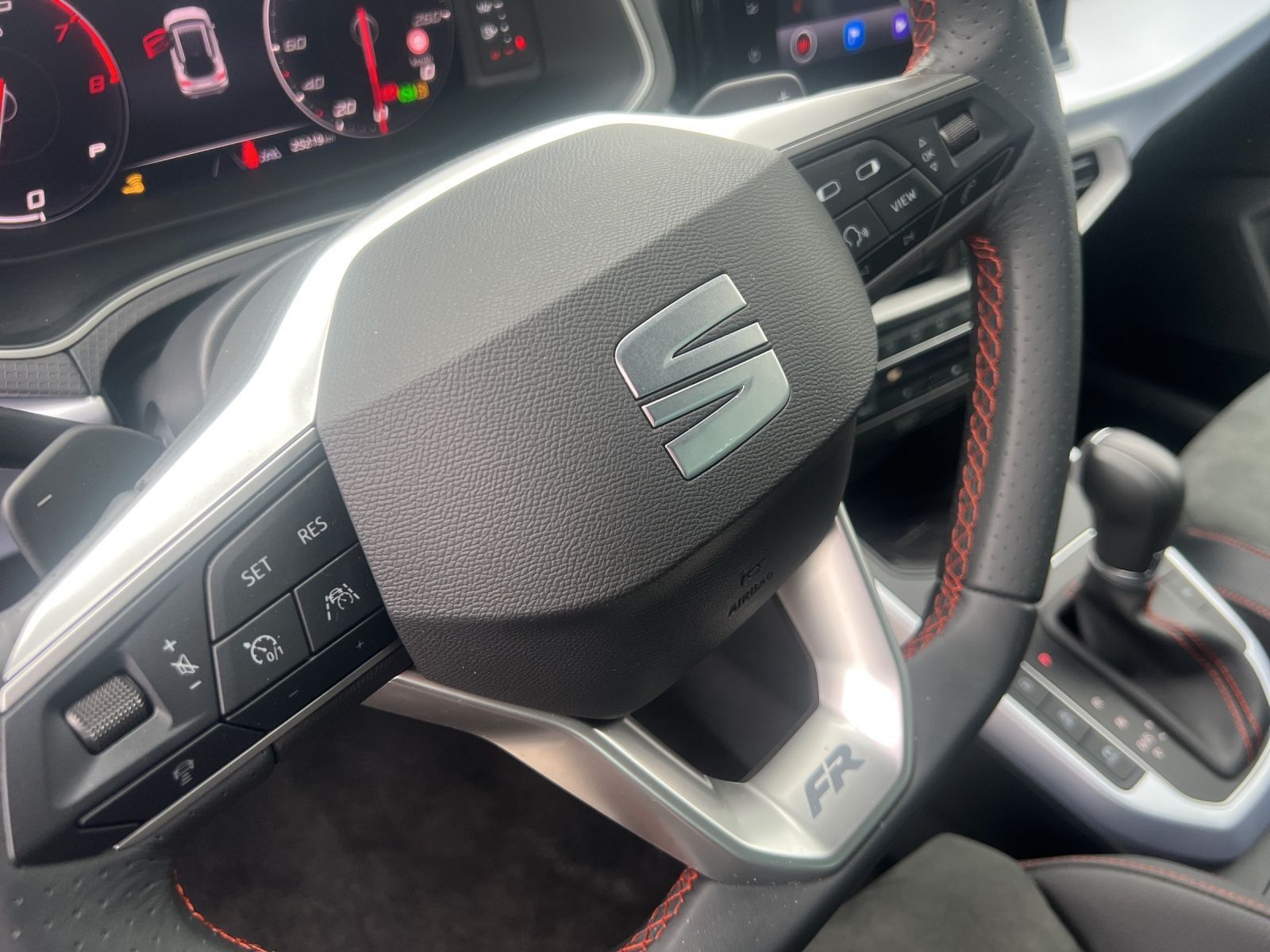 Seat Arona 1.5 TSI DSG FR NAVI AHK GJR ACC SITZH