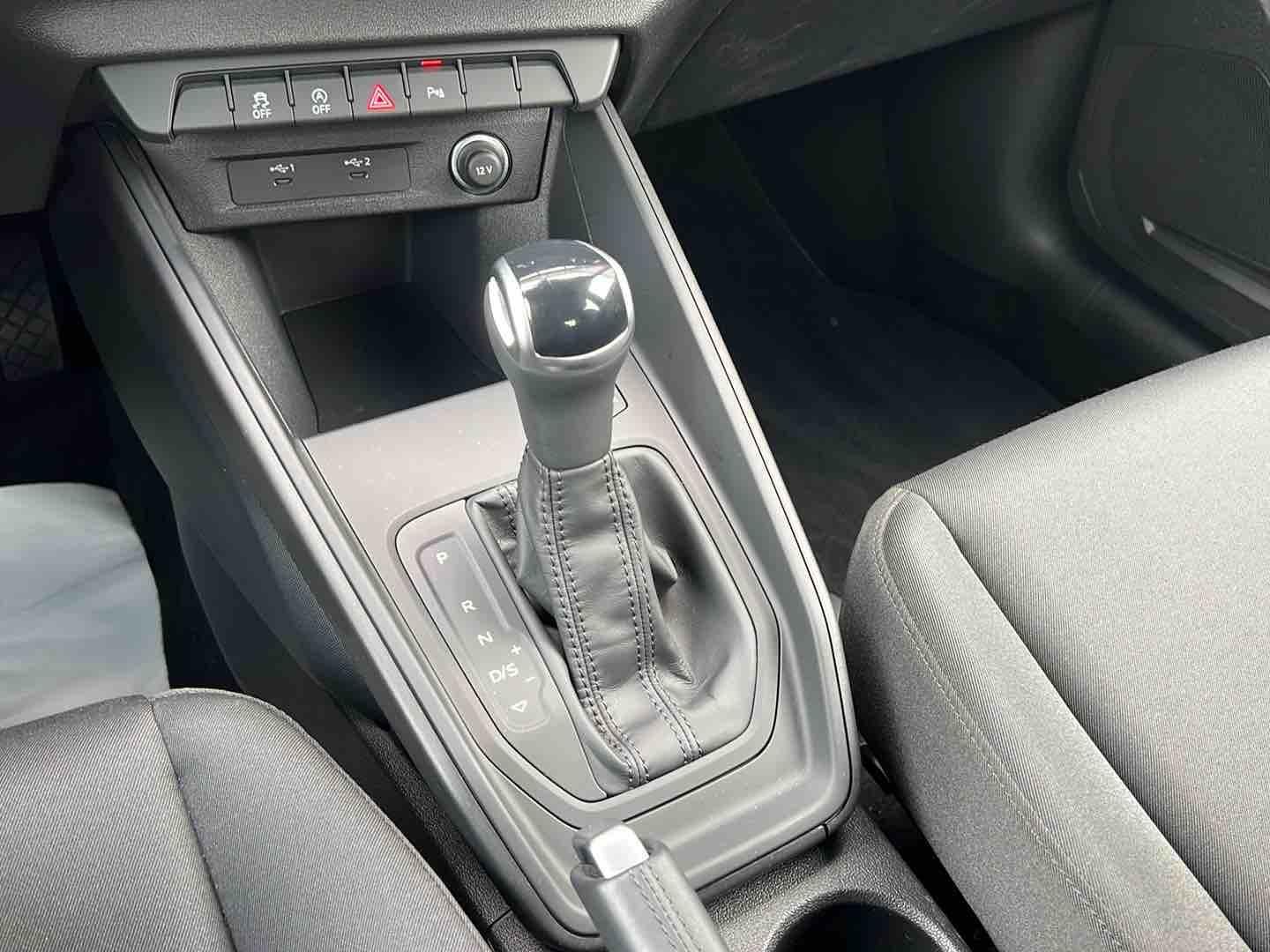 Audi A1 advanced Automatik *AppConnect, Kamera, PDC*