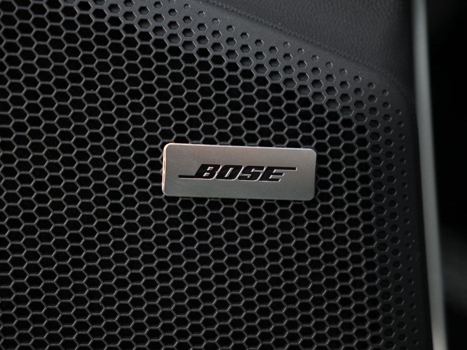 Porsche Macan 4 ACC-LUFTF.-PANO-BOSE-22"RS-LEDER KREIDE
