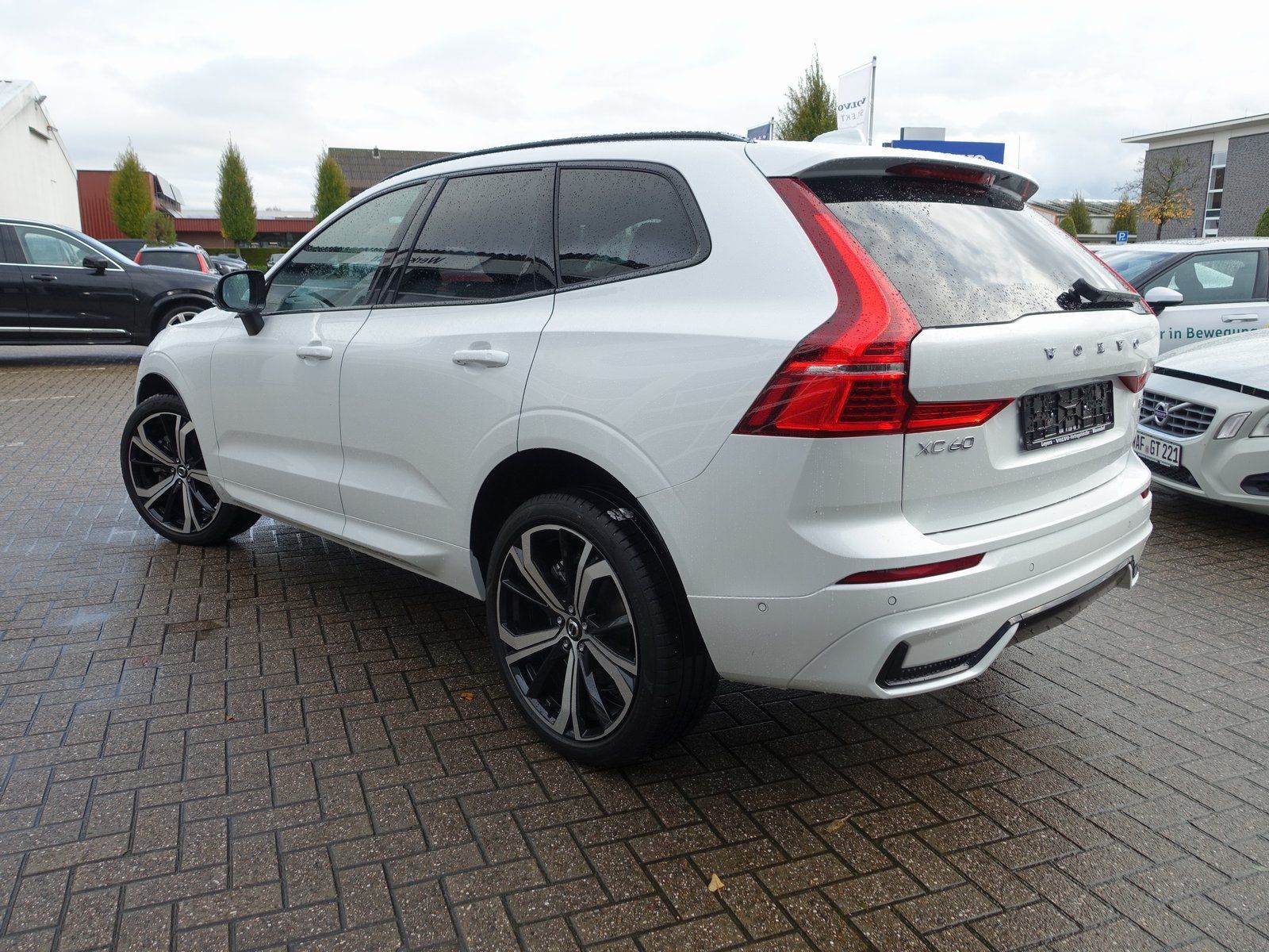 Volvo XC60 Plus B5 AWD/Four-C/AHK/HeadUp/360°Cam/Pano