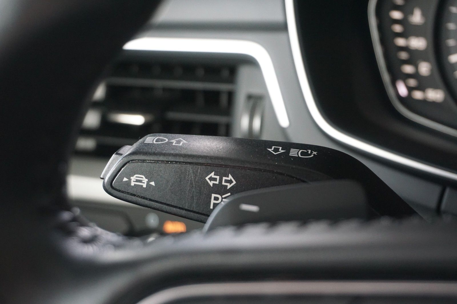 Audi A4 Avant 45 TDI quattro S line - Samsaru's Car Outlet