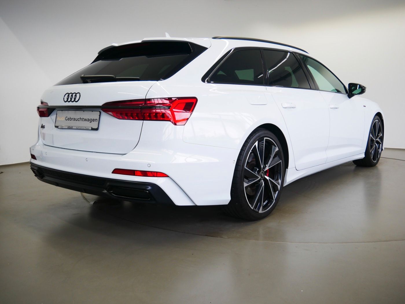 Audi A6 Avant 45 TFSI S line - Samsaru's Car Outlet