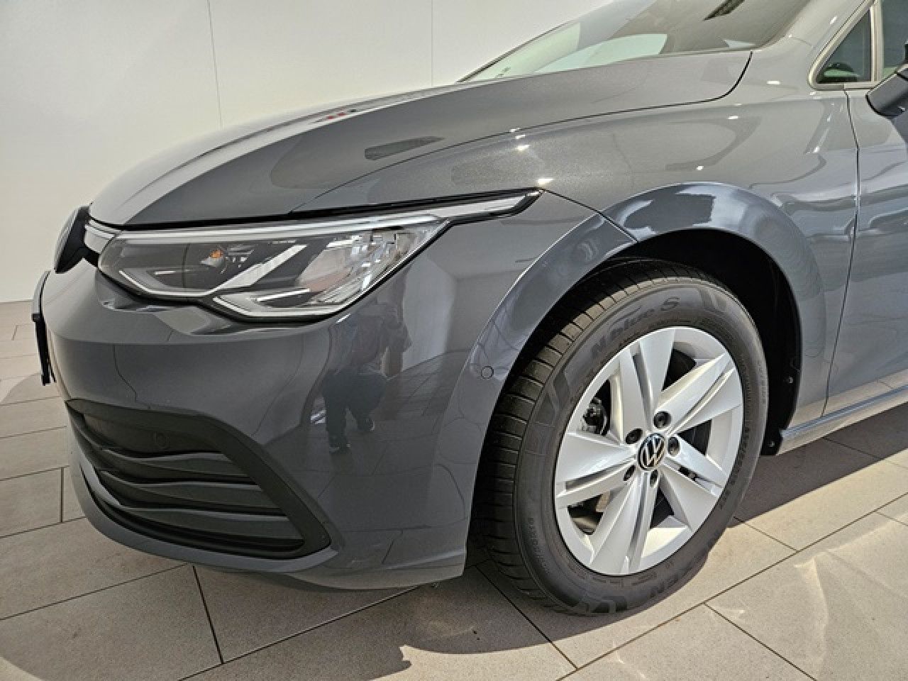 Volkswagen Golf 1.5 eTSI Life DSG - Samsaru's Car Outlet