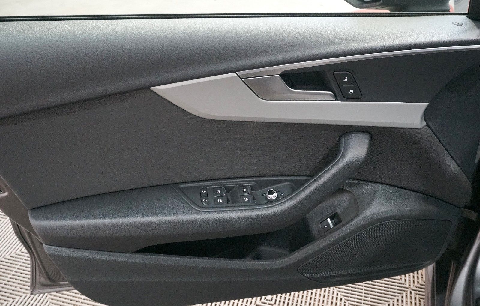 Audi A4 Lim. 40 TFSI S line - Samsaru's Car Outlet
