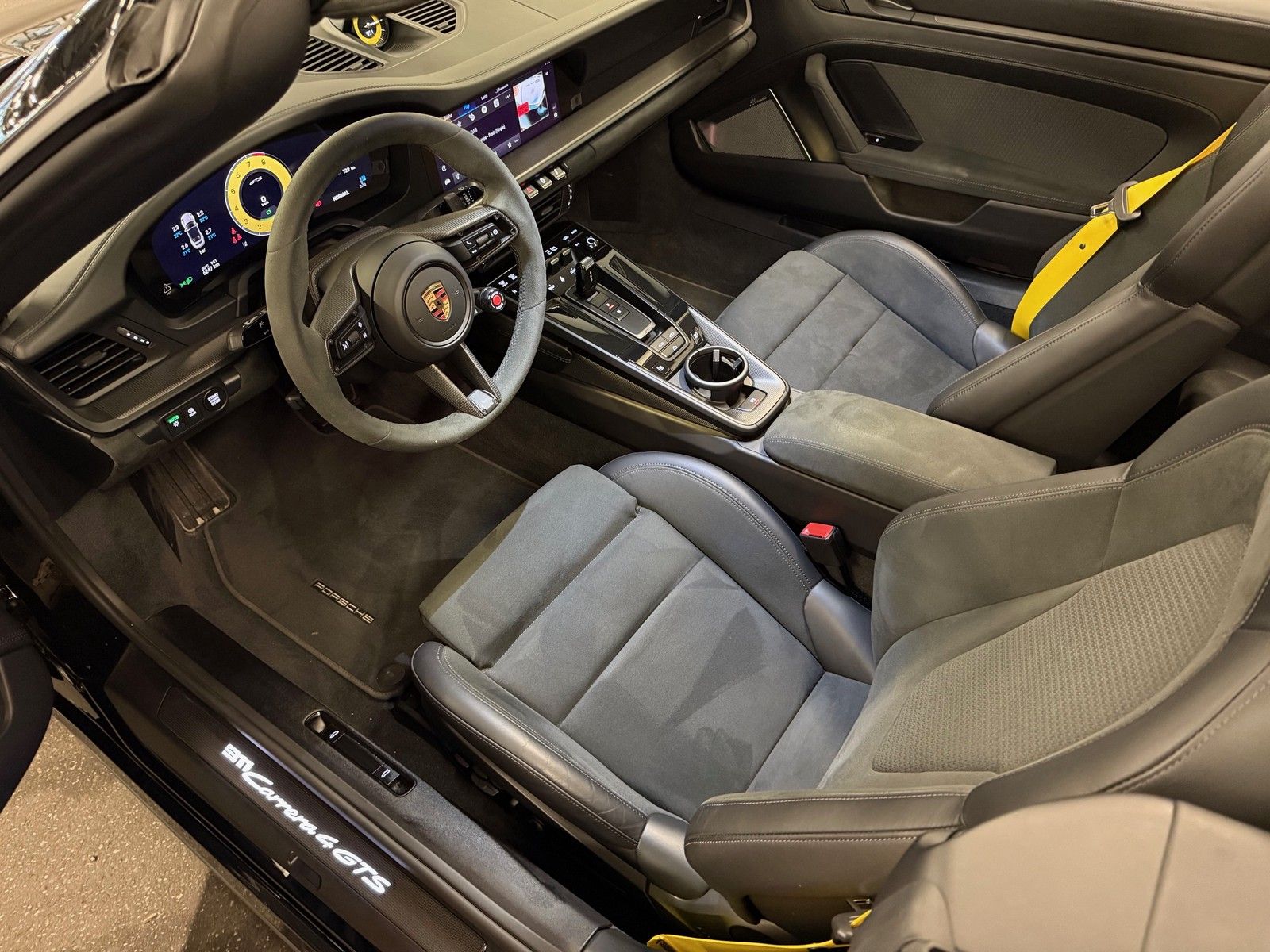 Porsche Carrera 4 GTS Cabriolet *MATRIX*CARBON-EXT*CHRON