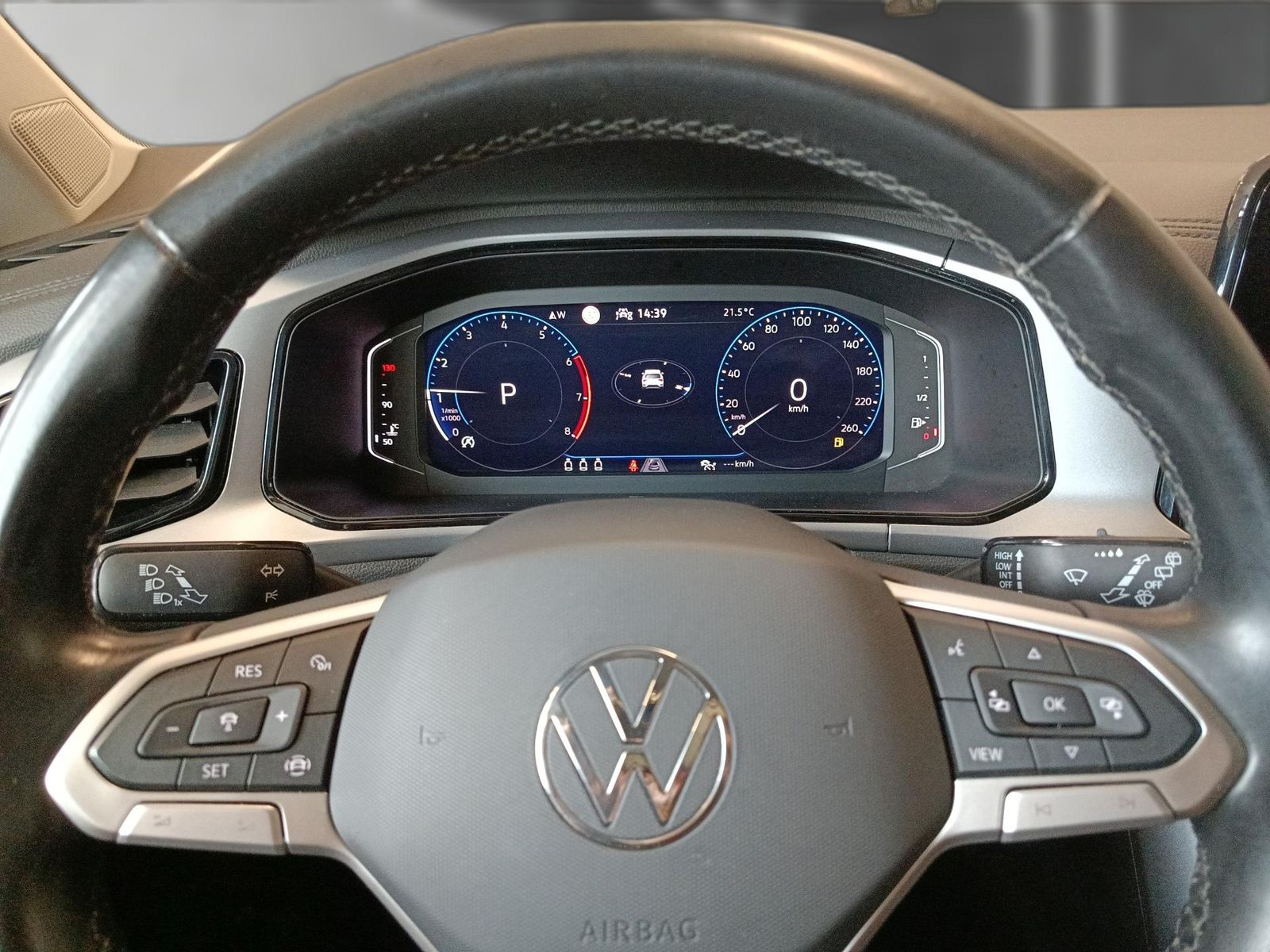 Volkswagen T-Roc 1.5 TSI LIFE DSG - Samsaru's Car Outlet
