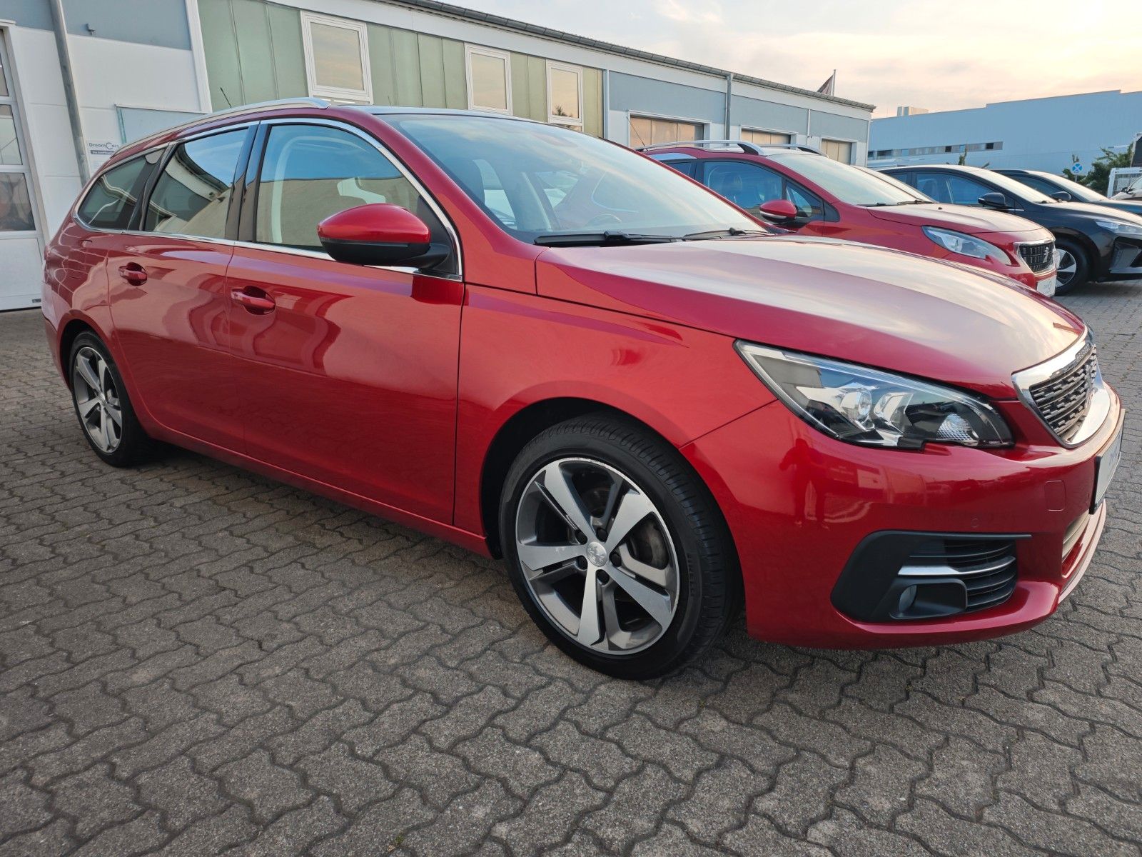 Peugeot 308 BlueHDi 130 EAT6 Allure - Samsaru's Car Outlet