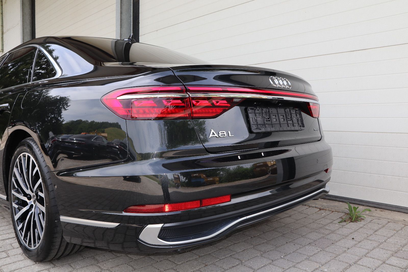 Audi A8L 60 TFSIe lang exclusive S-LINE - Samsaru's Car Outlet