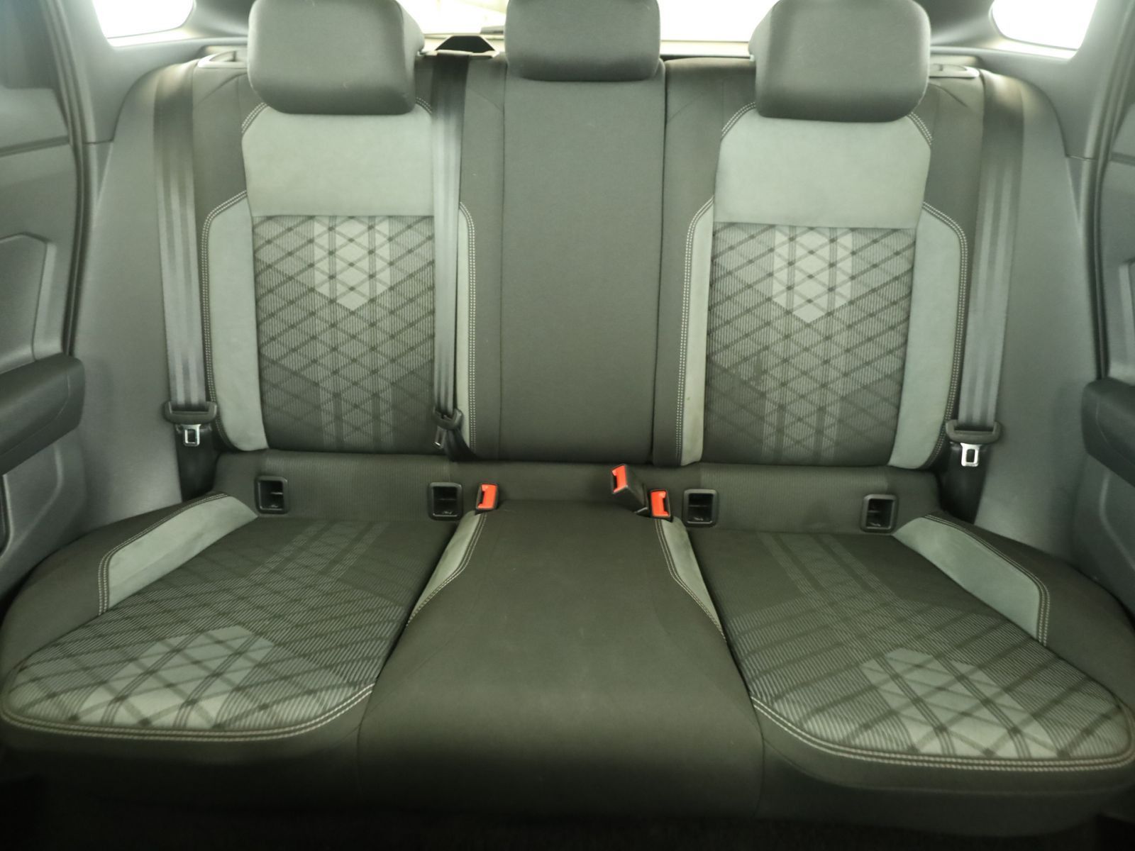 Volkswagen Taigo 1.0 TSI R-Line - Samsaru's Car Outlet