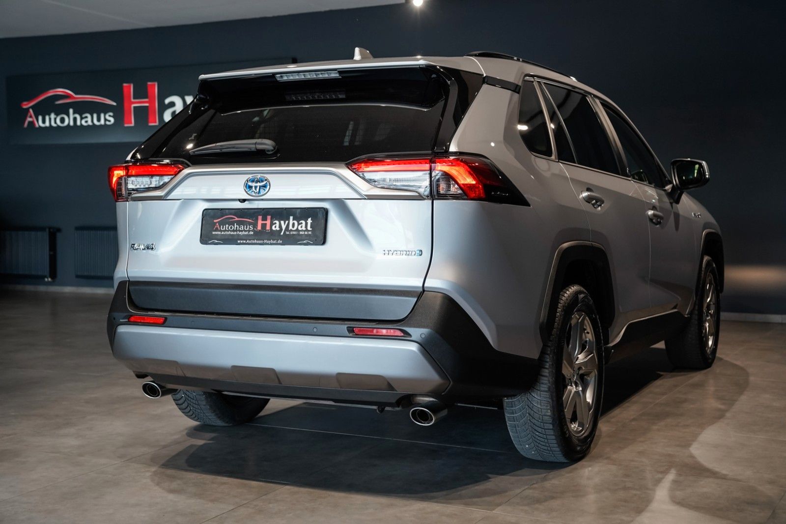 Toyota RAV4 Hybrid 4x4 - Samsaru's Car Outlet