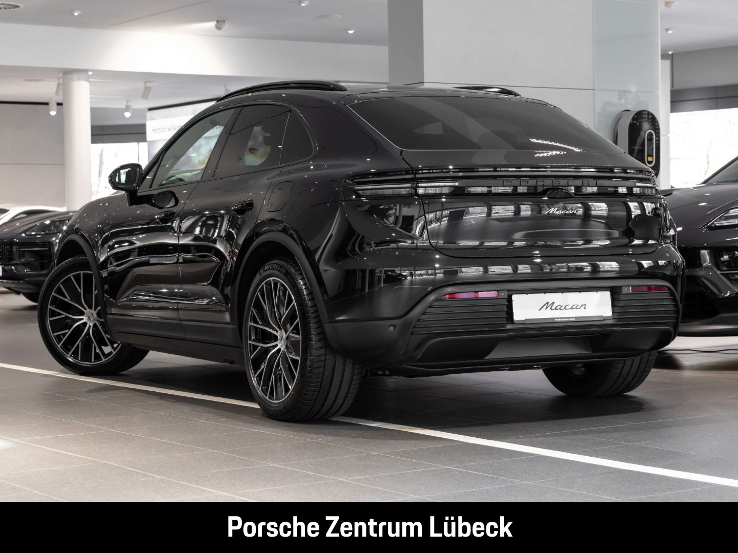 Porsche Macan - Samsaru's Car Outlet