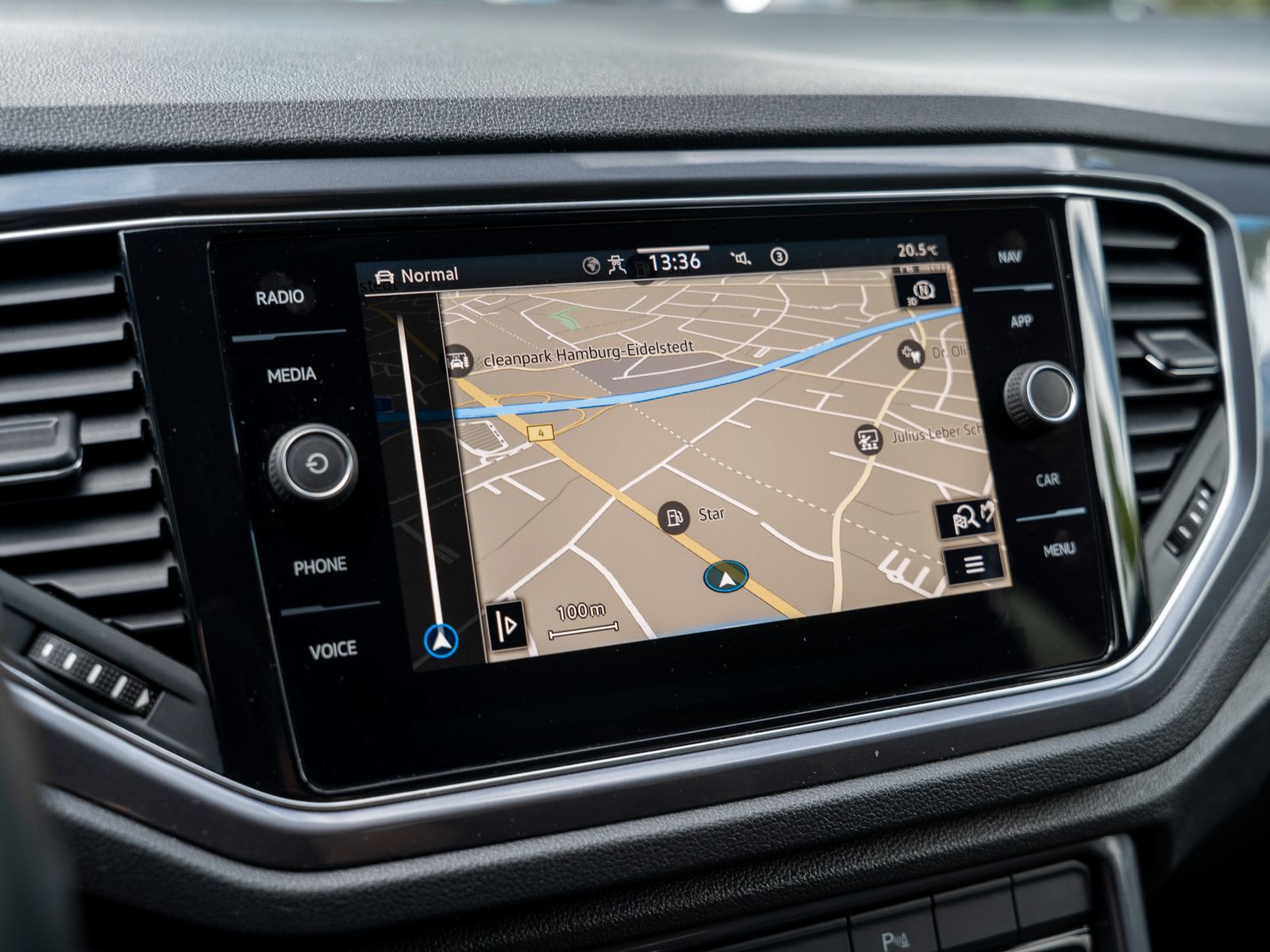 Volkswagen T-ROC Sport 1.5 TSI - Samsaru's Car Outlet