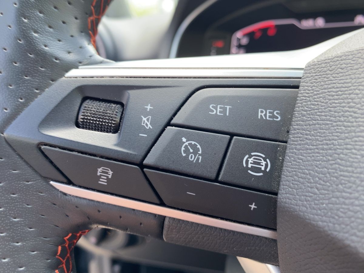 Seat Arona 1.5 TSI DSG FR Navi LED SHZ ACC PDC