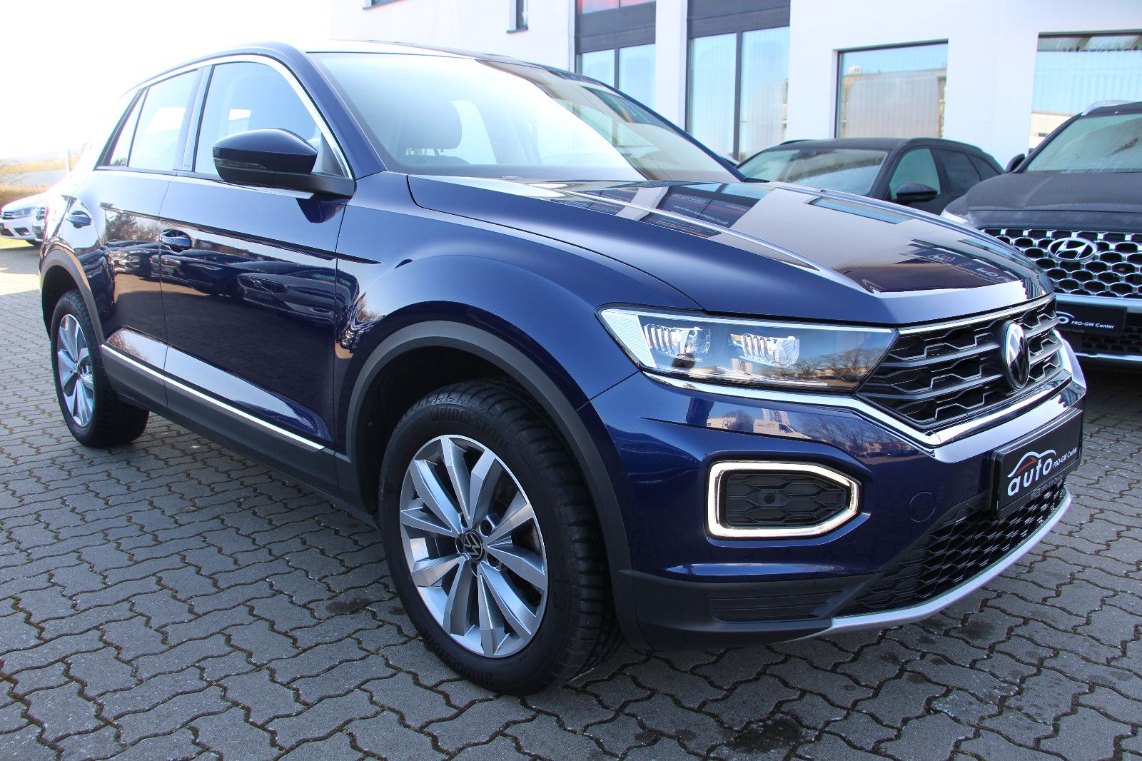 Volkswagen T-Roc Style - Samsaru's Car Outlet