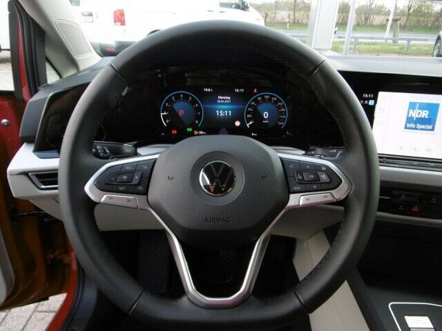 Volkswagen Golf VIII Life 1.0 eTSI - Samsaru's Car Outlet