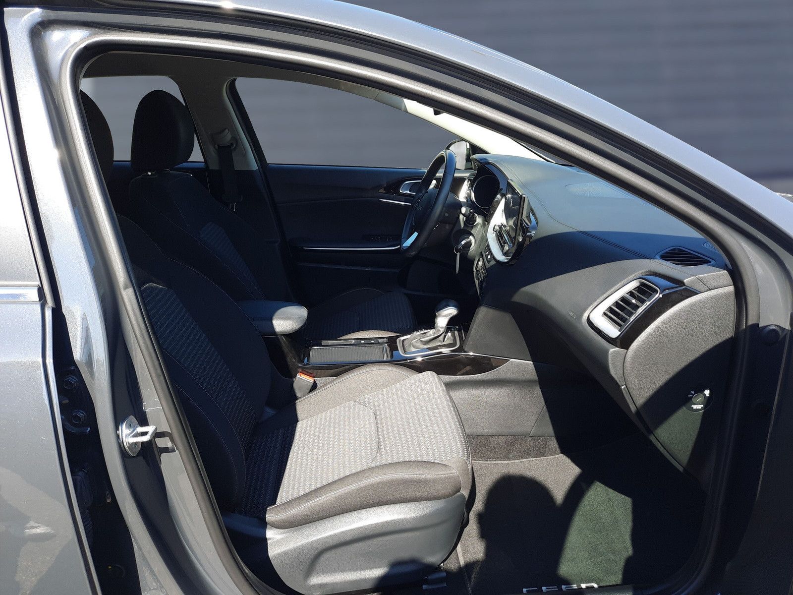 Kia Ceed 1.5 T-GDI Vision - Samsaru's Car Outlet