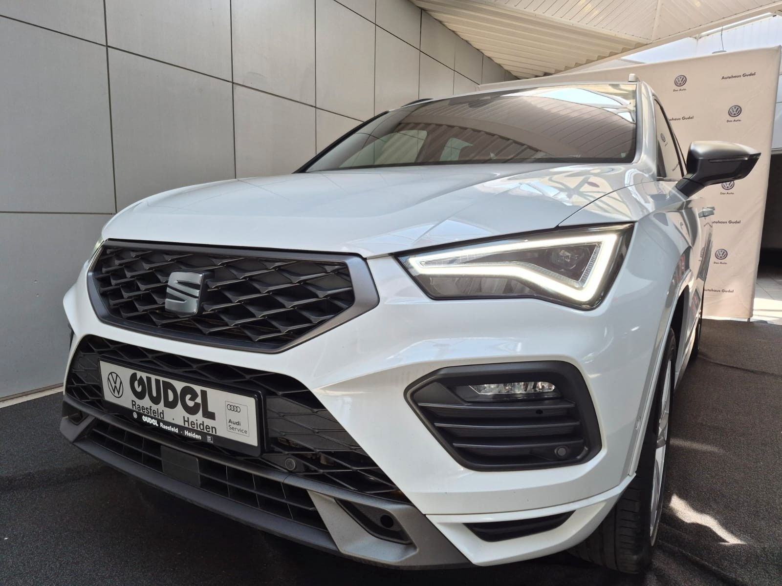Seat Ateca FR 2.0 TDI DSG AHK Beats Kamera ACC SideA.
