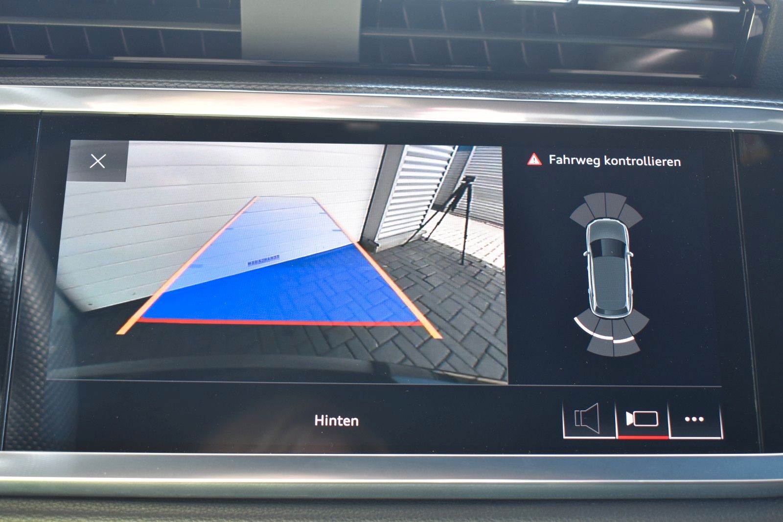 Audi Q3 40 TFSI quattro S line - Samsaru's Car Outlet