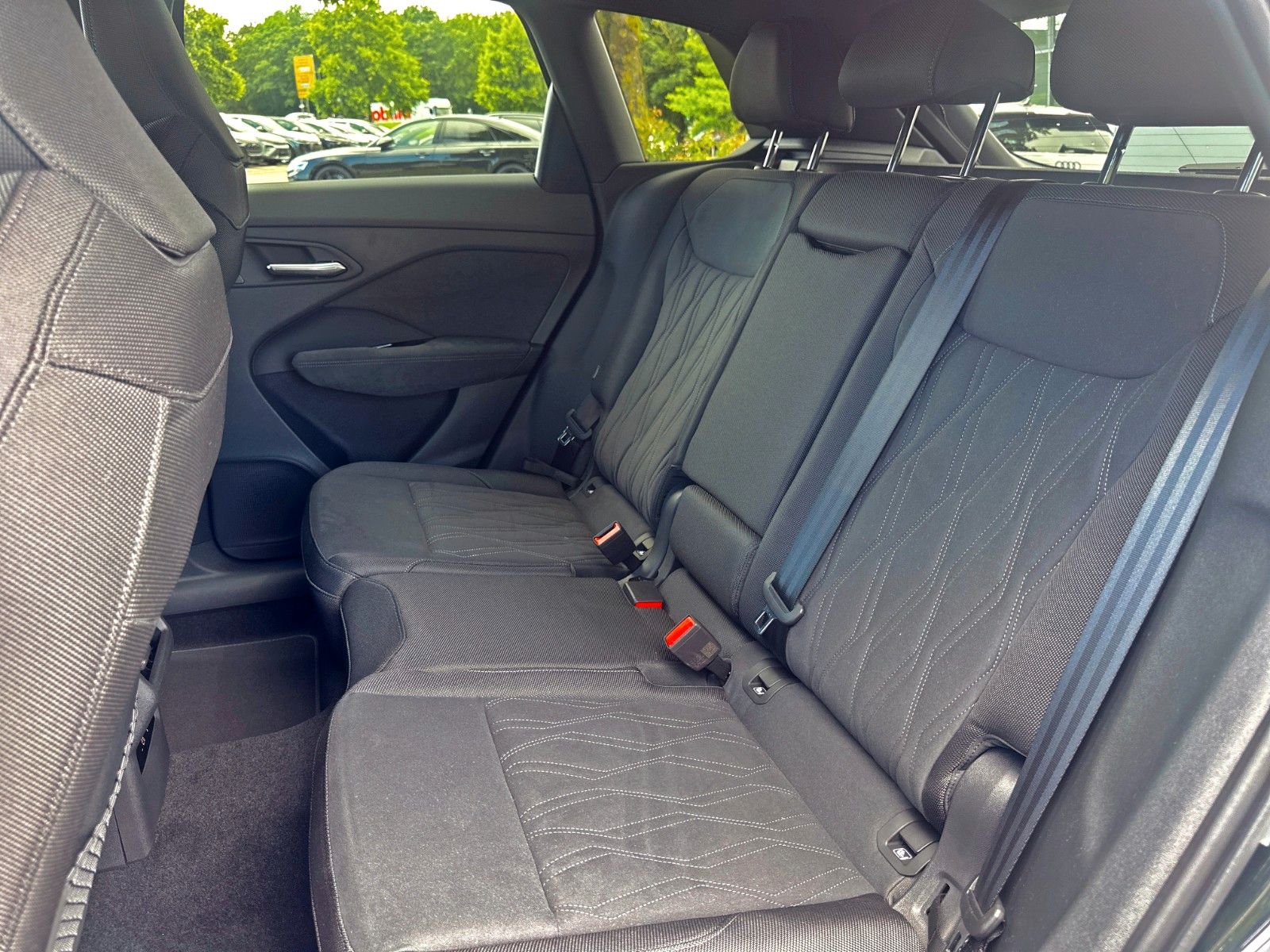 Audi Q3 SUV e-hybrid AHK S-LINE PANO TECH PRO MATRIX