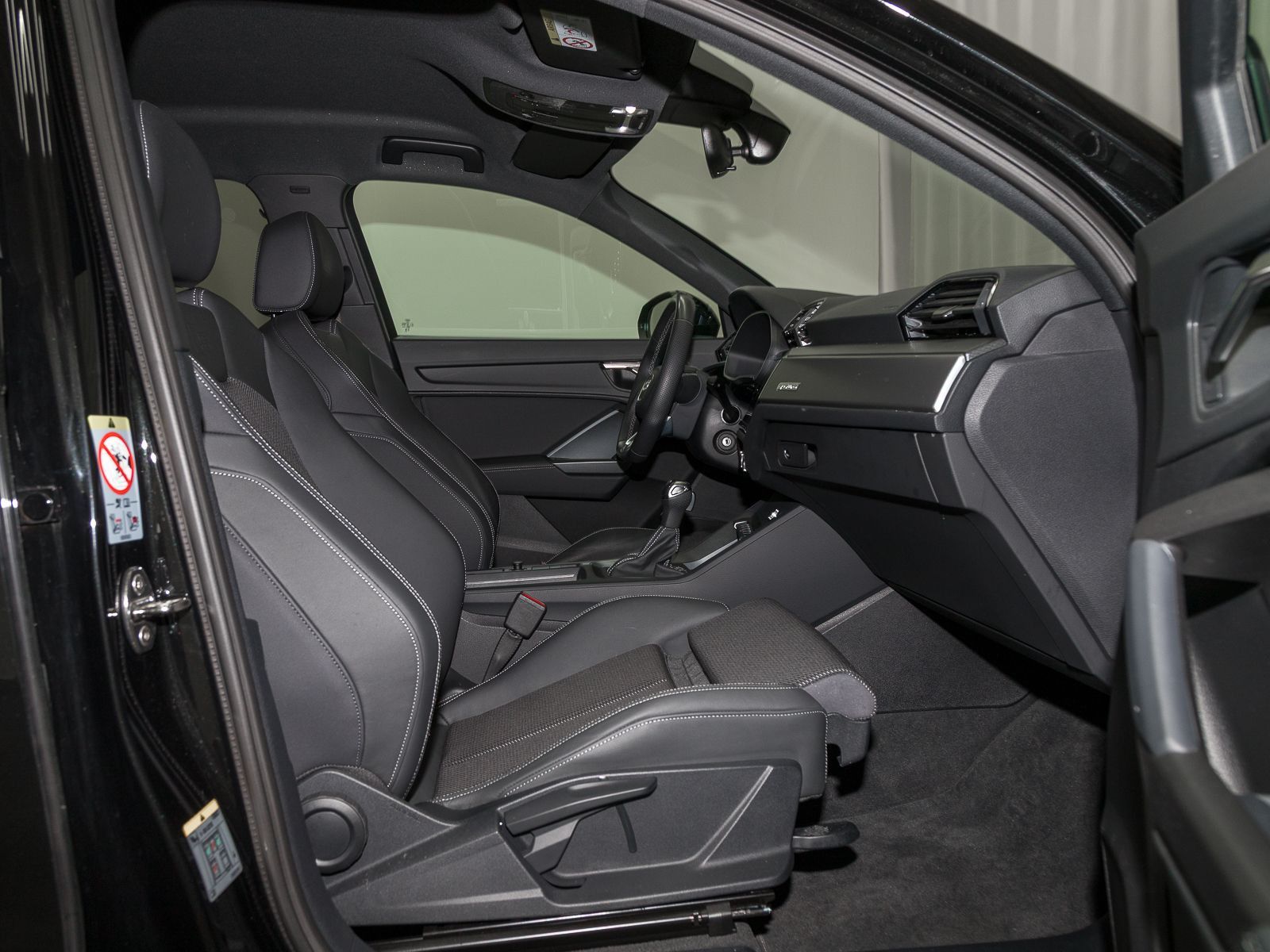 Audi Q3 40 TFSI Q S LINE - Samsaru's Car Outlet