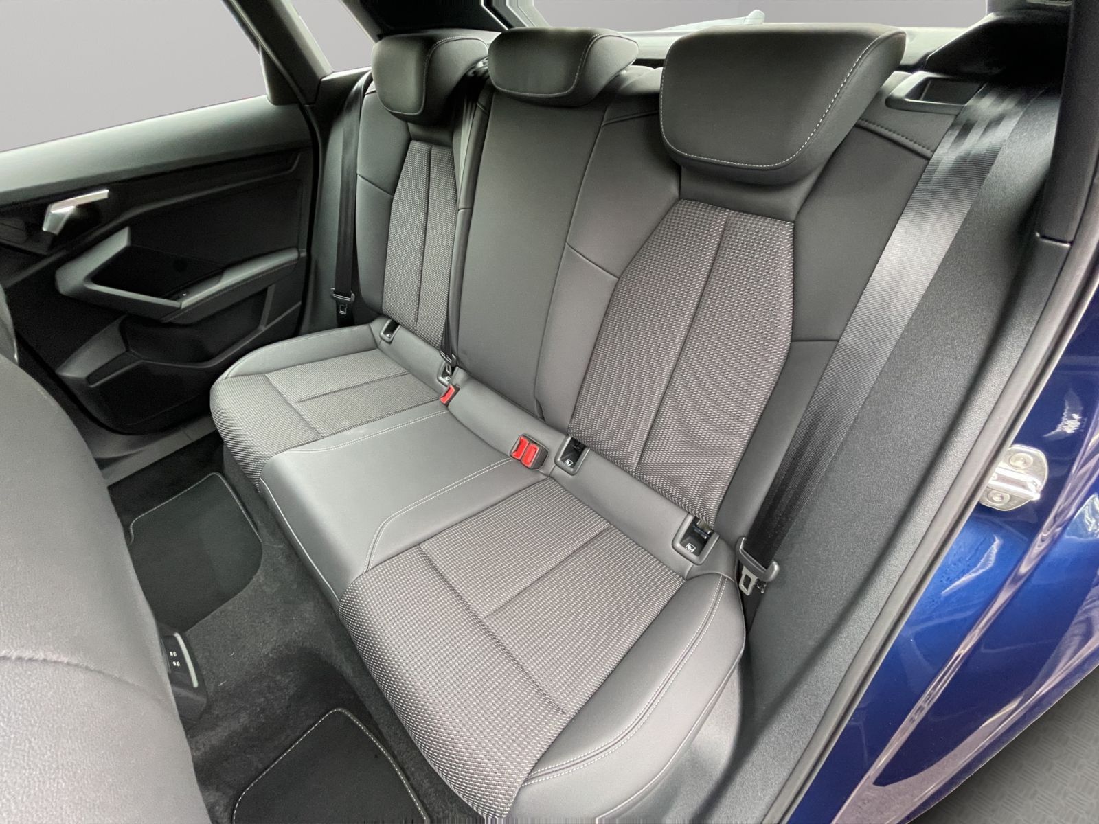 Audi A3 Sportback 30 TFSI LED Navi PDC+ Teilleder