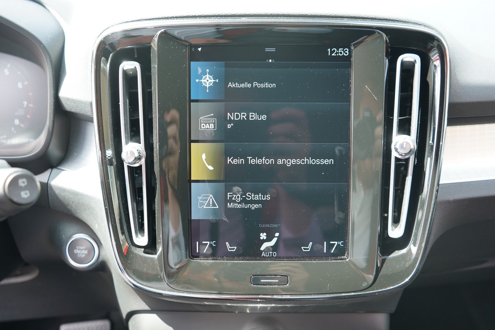 Volvo XC 40 T3 2WD Momentum Pro - Samsaru's Car Outlet